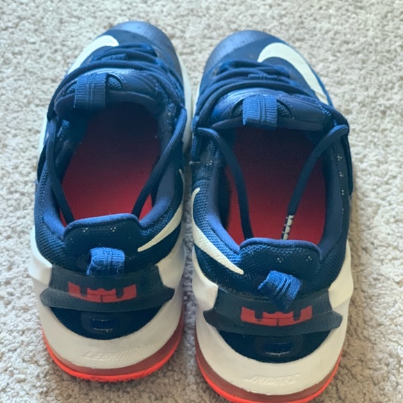 Nike Lebron - Picture 4 of 6